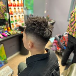 点击看大图 -15C7 男士理发馆 烫染专业店