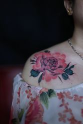 -鳌首刺青纹身 穿孔饰品店