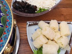 -毛辣果·贵州红酸汤牛肉火锅(西单店)