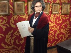 -曼谷杜莎夫人蜡像馆