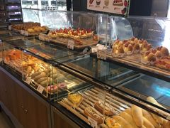 面包甜点陈列柜-巴黎贝甜(五道口店)