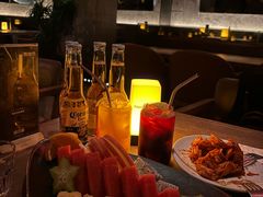 -FOUR PLAY BAR