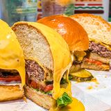 在济南提前过六一[礼花]汉堡小店可爱薯了🍔