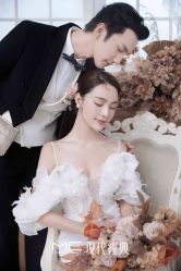 -现代经典婚纱摄影