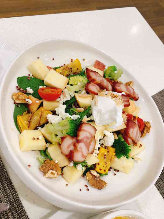 新元素(朝阳大悦城店)-"本着会员买一送一 小娜子带我来吃沙拉不.