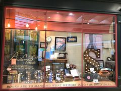门面-西西弗书店&矢量咖啡(静安大悦城店)