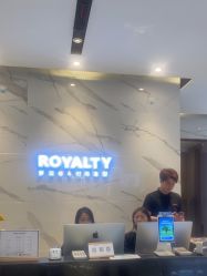 -罗亚帝造型·烫发染发