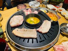 -江南猪肉商会无限续吃(弘大店)