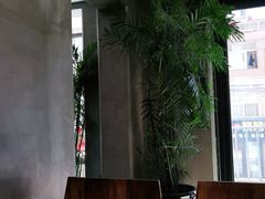 靠窗位-HIGH FIVE哈福手工汉堡(桂林路店)