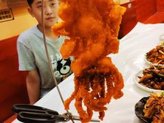 剪刀手吊打鱿鱼-蓝珊甄选海鲜自助·火锅大排档(近阿那亚店)