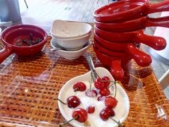 服务员提出数次帮我收盘子，我执意拍照。-So Lounge索兰至餐厅(蓝色港湾店)