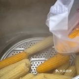 在东北早市吃热玉米!软糯香甜,立马不冷了!