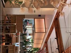 -蜜桃餐厅·伴山(湖滨商业街店)