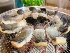 -围炉肉舍•炭烤活鳗•丹东海鲜烤肉(步行街店)
