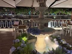 -Mark&Mars Restaurant