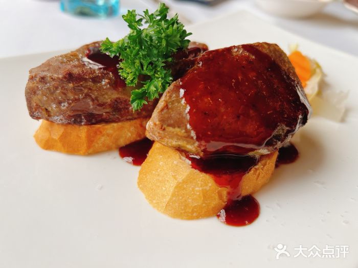 莫斯科餐厅法式香煎鹅肝红酒图片