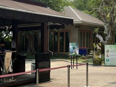 -Chom Cafe and Restaurant