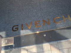 -GIVENCHY(比斯特苏州购物村店)