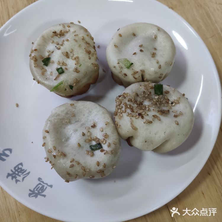 今天尝了最正宗的生煎包