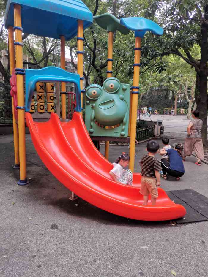 波阳公园-"现在很多居民区的生活绿地,也都称之为公园.