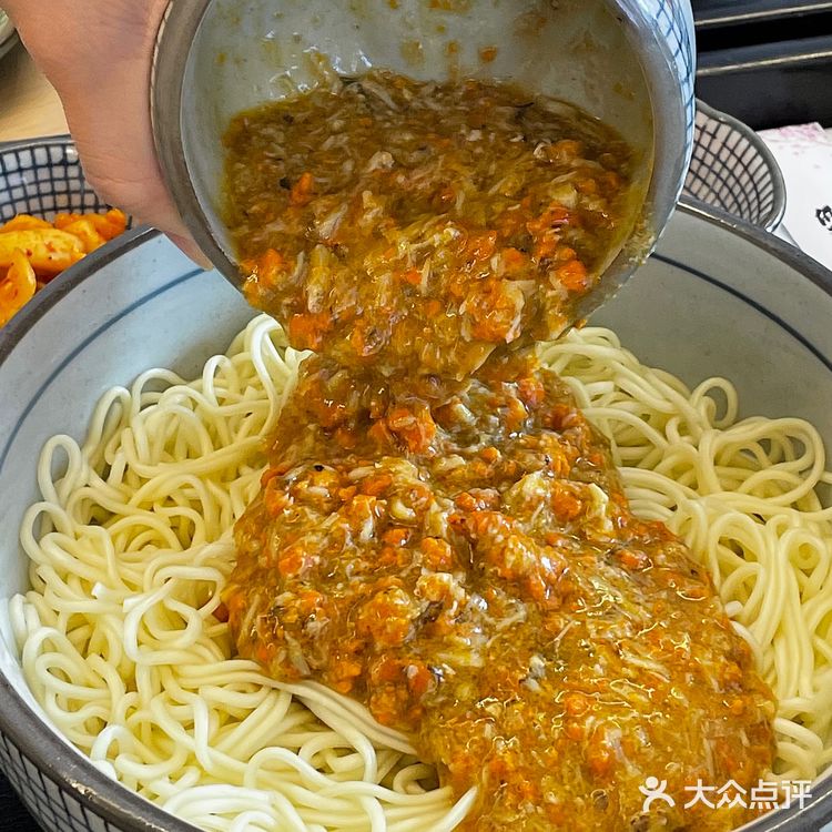 成都也有瀑布蟹黄面了🦀️!实惠好吃!!