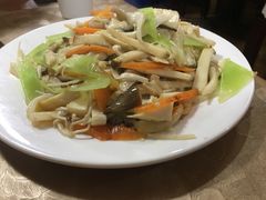 菌菇荟三鲜-苍洱春饭店