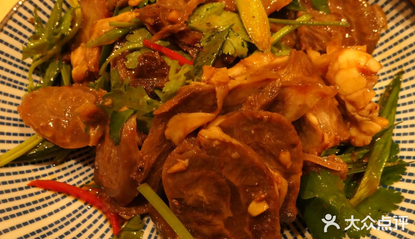 吃到台湾红汤半筋半肉牛肉面🍜，配酸菜才是正宗吃法