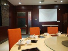 -喜鹊愉家酒店(郑州曼哈顿博览中心地铁站店)