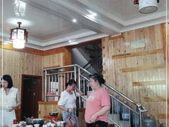 大堂-黄利砖万峰林布依特色酸笋牛肉馆