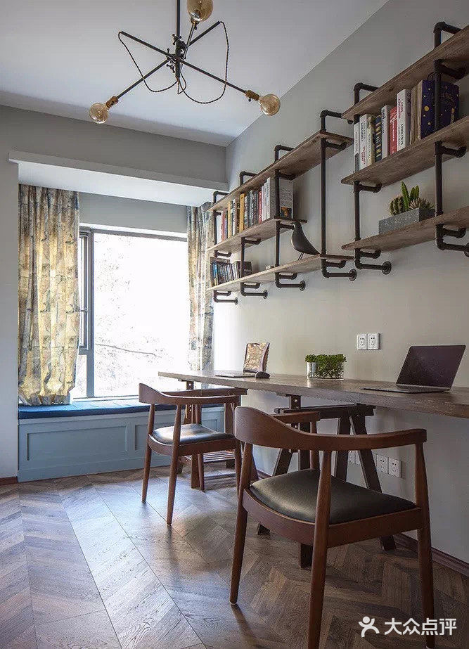 工业风吊顶，也是别具风情。