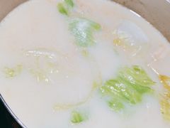 -洪氏嗨捞·广东猪肚鸡·椰子鸡火锅(西咸万象城店)