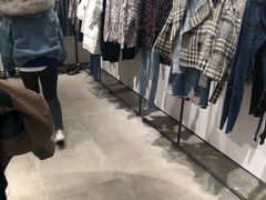 -URBAN REVIVO(西安Momopark店)