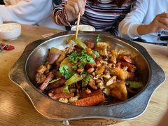 -愉肴麻辣香锅(中山路店)