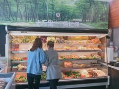 自助取餐区-万记麻辣烫国展总店