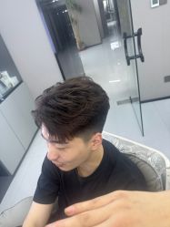 -宫铭烫发染发接发店