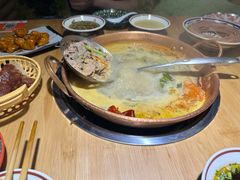 -洱火云南酸菜牛肉火锅(石景山当代商城店)