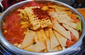 Kimchi Noodle Hot Pot