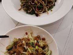 -阿瓦山寨·湘菜现炒·剁椒鱼头王(咸阳总店)