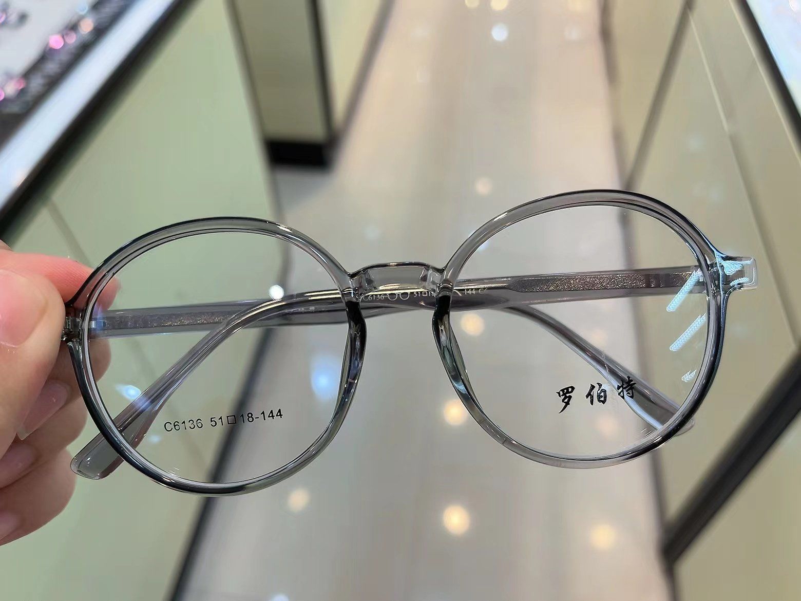 透灰色椭圆眼镜框