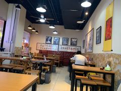 大堂-门框胡同百年卤煮(鸟巢店)