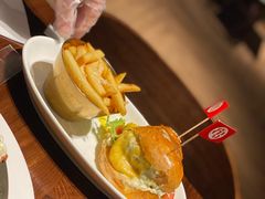 拉丝芝士牛肉堡-Bistro 63 创意融合料理(广粤天地店)