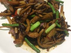 茶树菇炒猪颈肉-金碧轩粤菜海鲜大酒楼