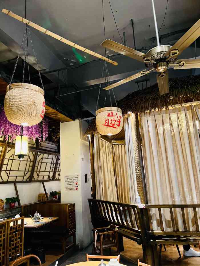 山芋腔苏北菜(盐城滨海店)-"眼花缭乱的中堂外摆,饥肠辘辘的一行,控制