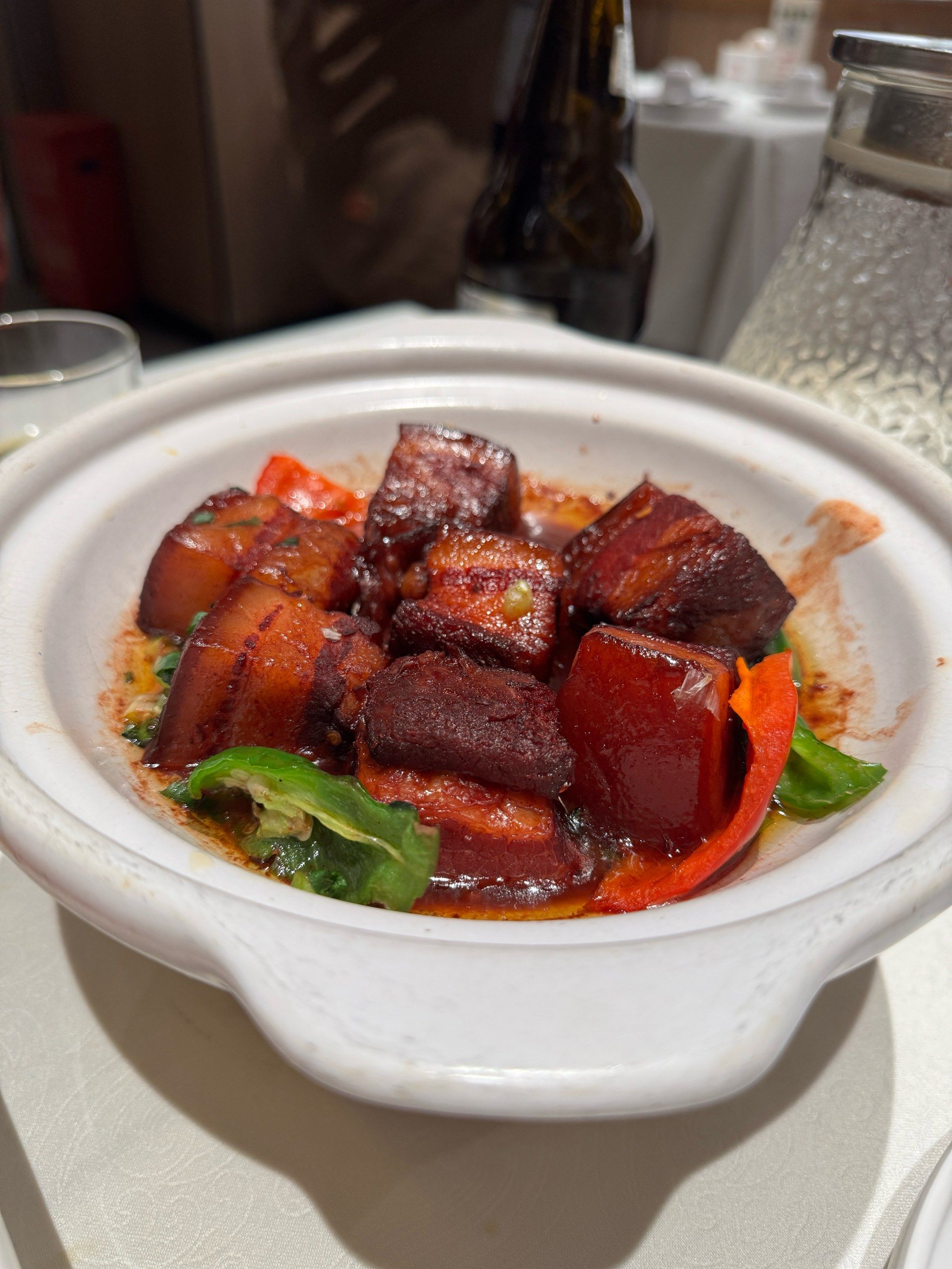 很美味的小馆～ 红烧肉甜口,小炒肉配米饭