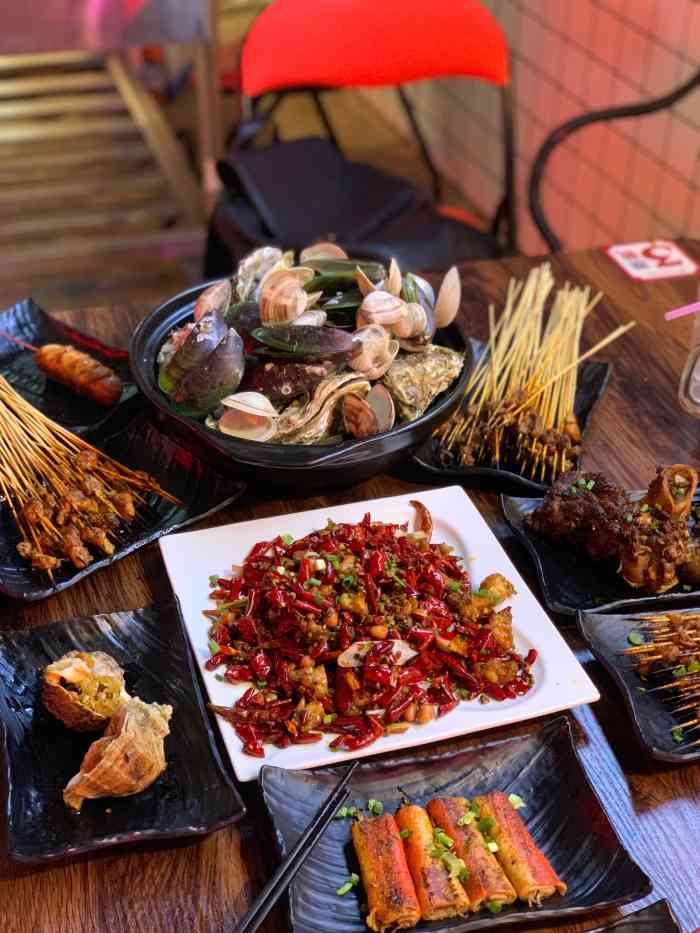 渝四季烧烤大排档-"『 知江湖 不知四季 』 江湖菜,在重.