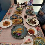 俄式罐焖牛肉，牛肉炖得十分软烂，汤汁浓郁。沙拉新鲜可口