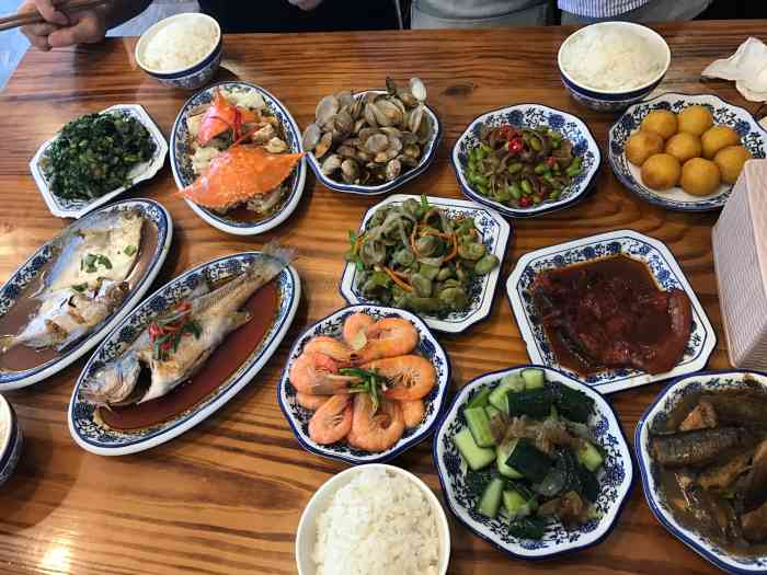 打分 四个人不知不觉点了这么多,菜品很新鲜,吃得出来做得挺干净,快餐