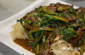 Stir-Fried Beef Hor Fun with Drink