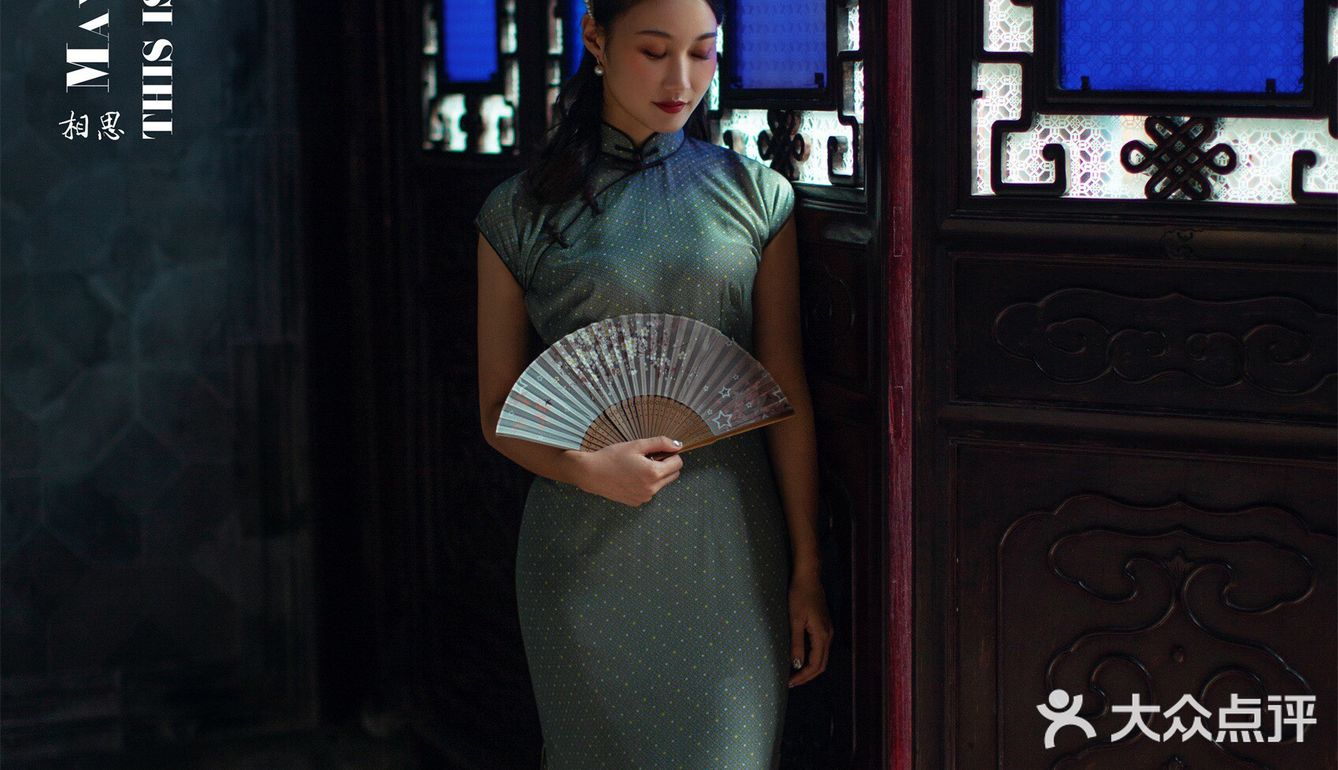 将新娘的身材展现的淋漓尽致