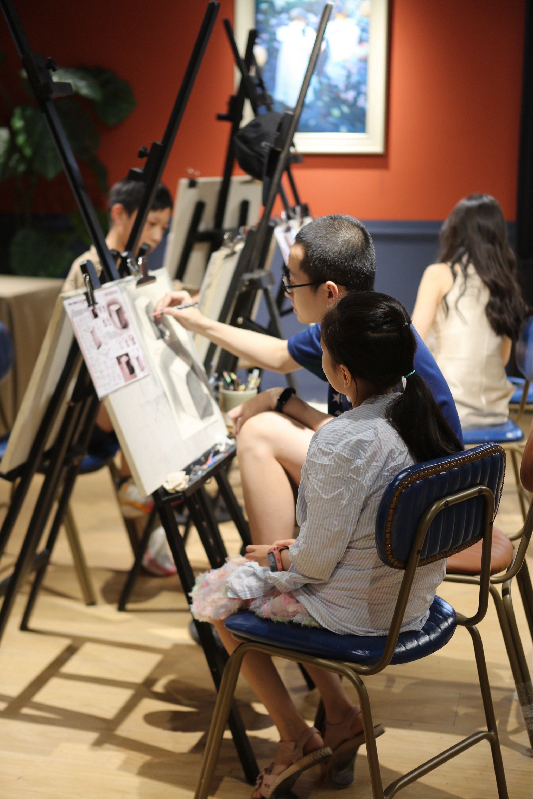 🌟🌟🌟
这是一家提供专业美术学习且可以提供绘画爱好者自习